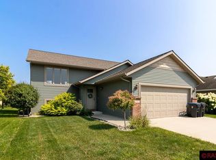 105 Pinehurst Dr, Mankato, MN 56001