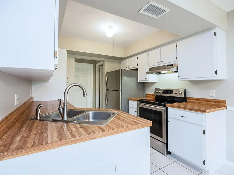 817 SW 9th Ave — Photo 7