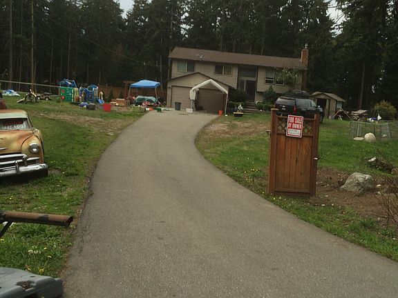 3rd image of 1945 Bonaparte Ln