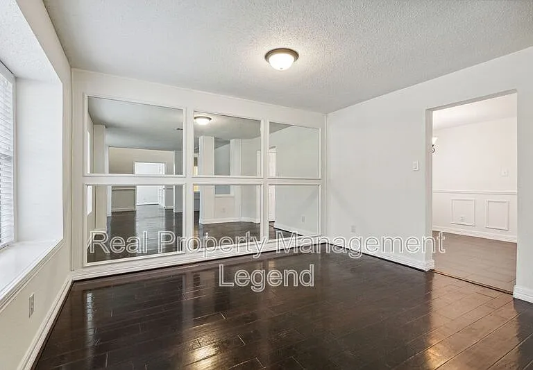 5012 Boxwood Ln — Photo 12