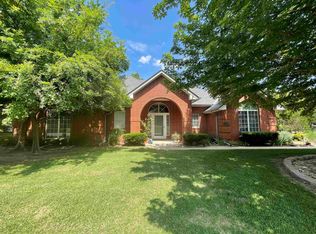 2207 Oak Leaf Cir, Enid, OK 73703