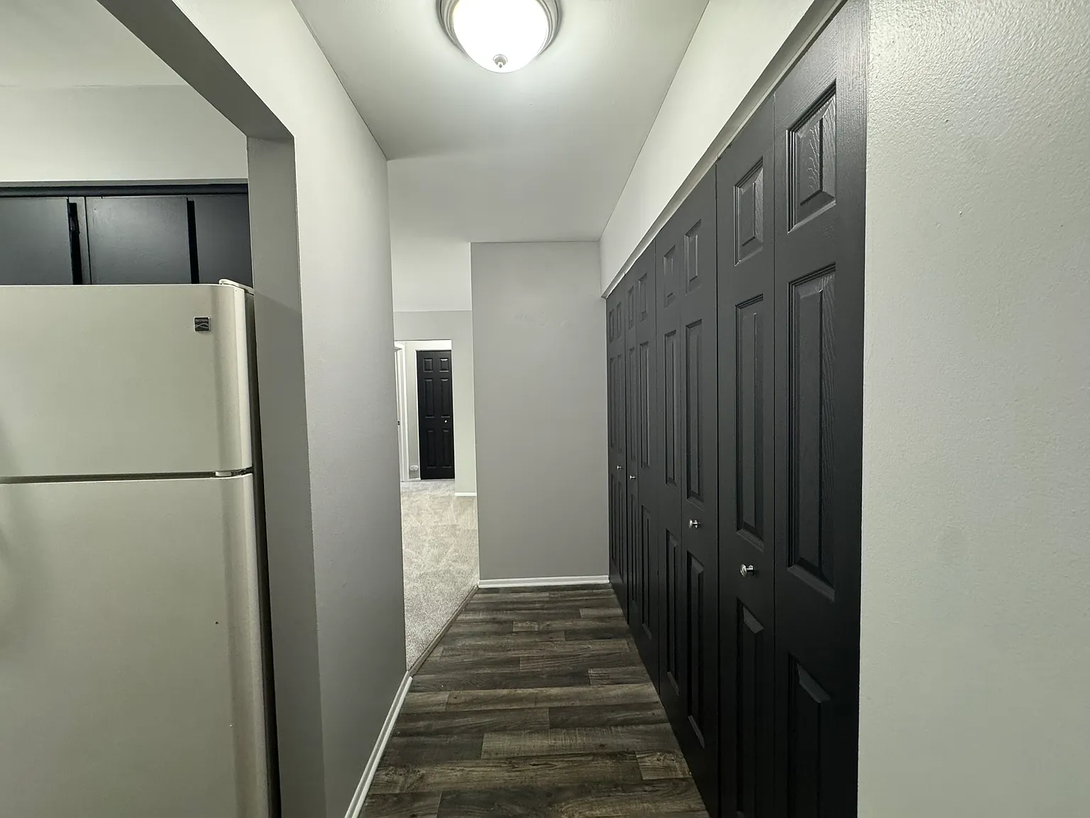 Apt 28 - 1 — Photo 2