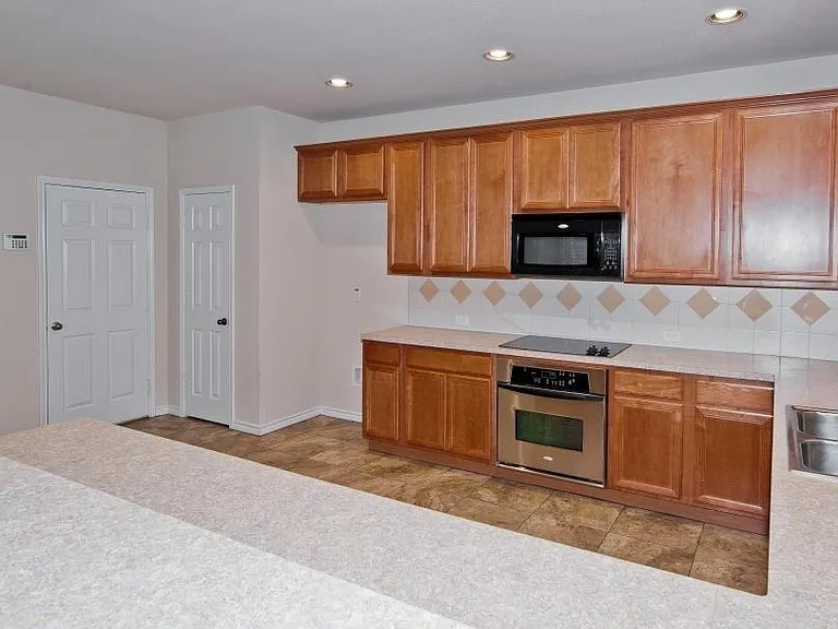 506 Port Royale Way — Photo 9