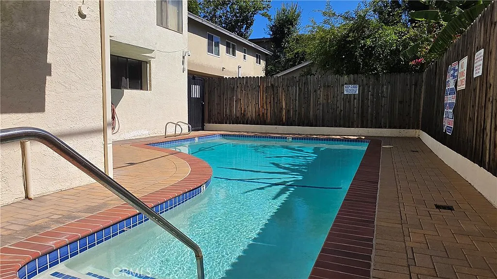 3 bed, 1349 sqft, $3,550 — Photo 2