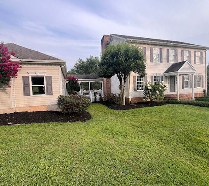 1st image of 331 Lakeside Dr