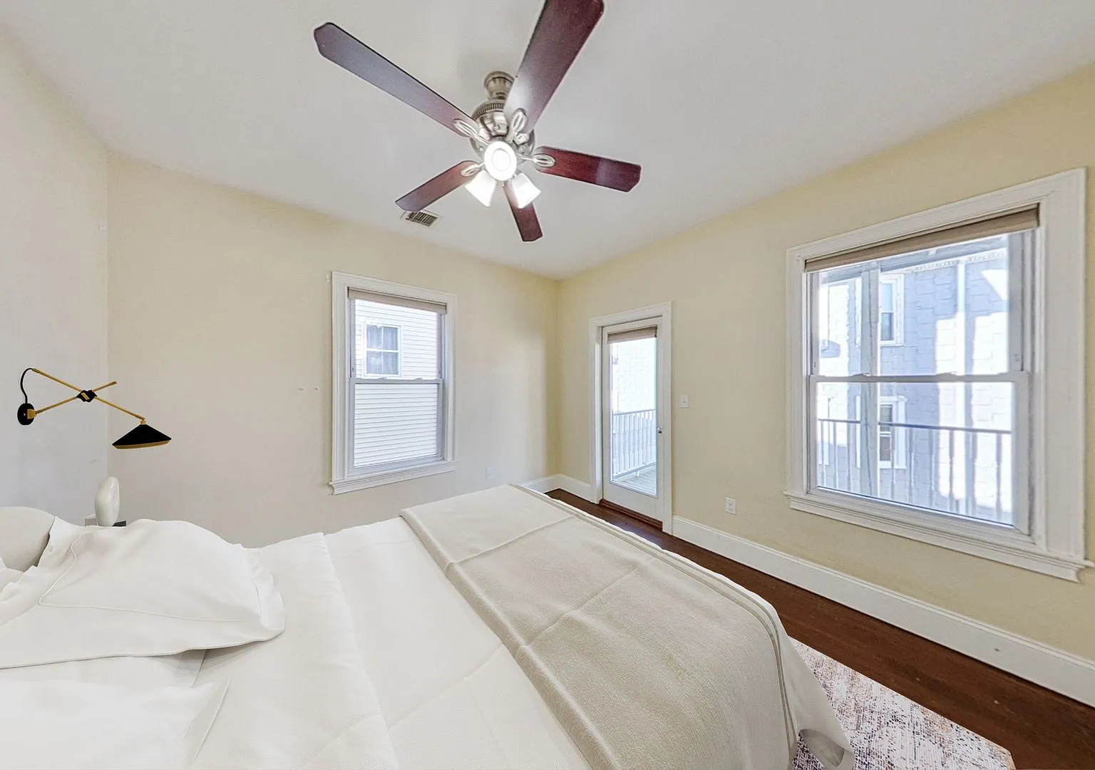 Giant 4 Bed In Mission Hill - No Broker Fee — Photo 4