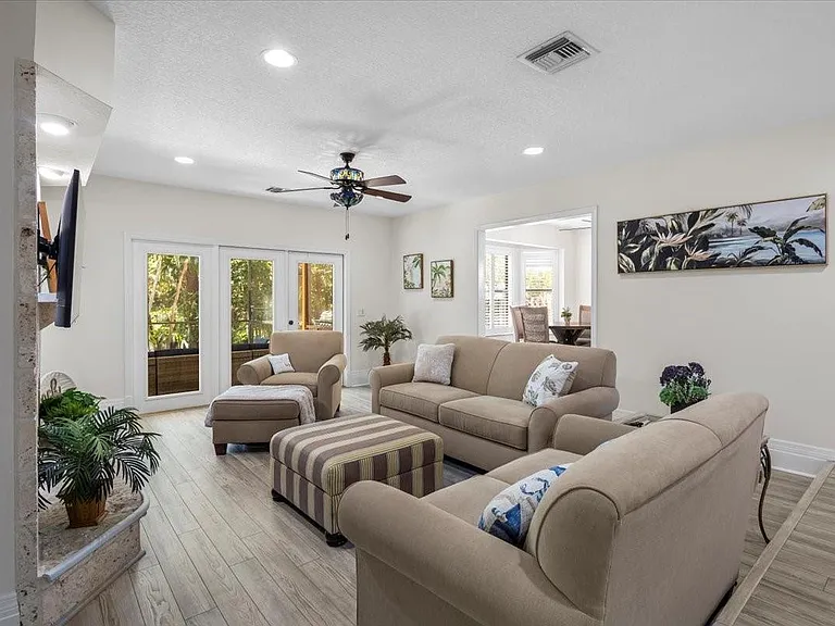2250 SE Country Club Ln — Photo 3