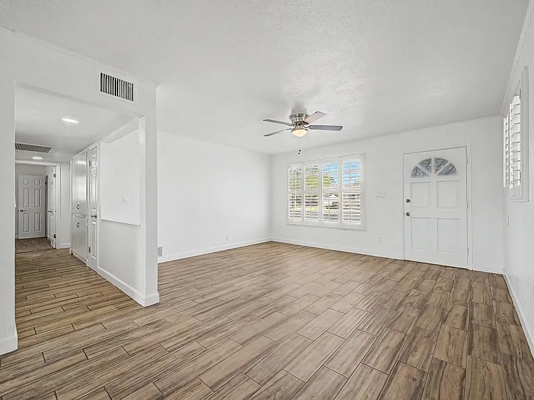3519 W Orchid Ln — Photo 6