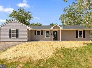 277 Dogwood Dr, Levittown, PA