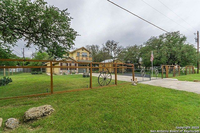 1st image of 2142 Lakeview Dr