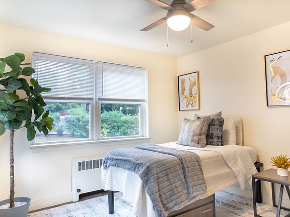 4th image of 200 Bradley Ave #1