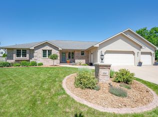 3161 Warm Springs Dr, Green Bay, WI 54311