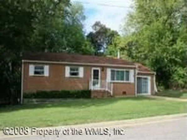 123 Winston Dr, Williamsburg, VA 23185