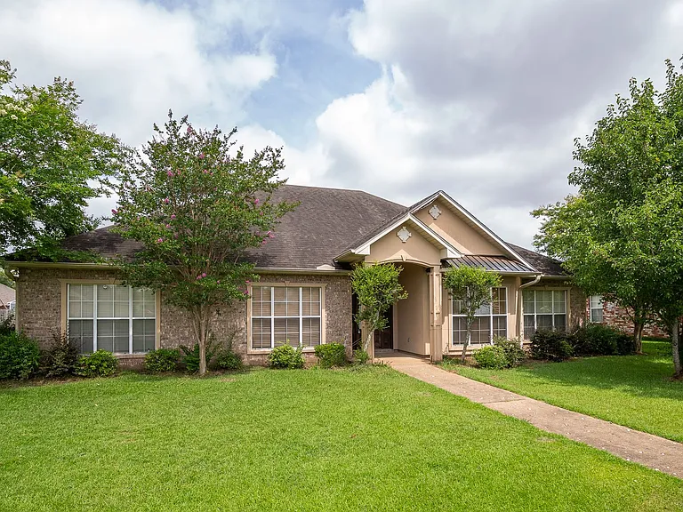 6102 Coty Dr — Photo 3
