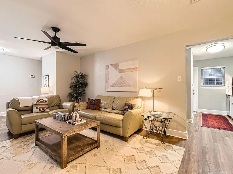 6108 Calmar Cv #B — Photo 10