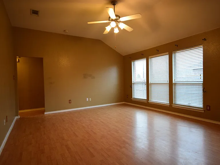 104 Meadow View Ln — Photo 2