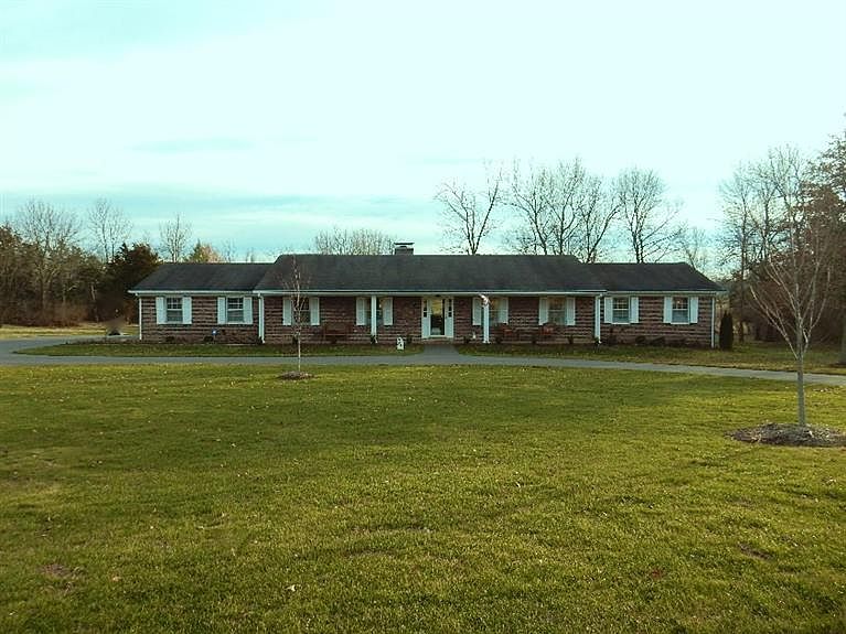 1st image of 149 Carolyn Ln