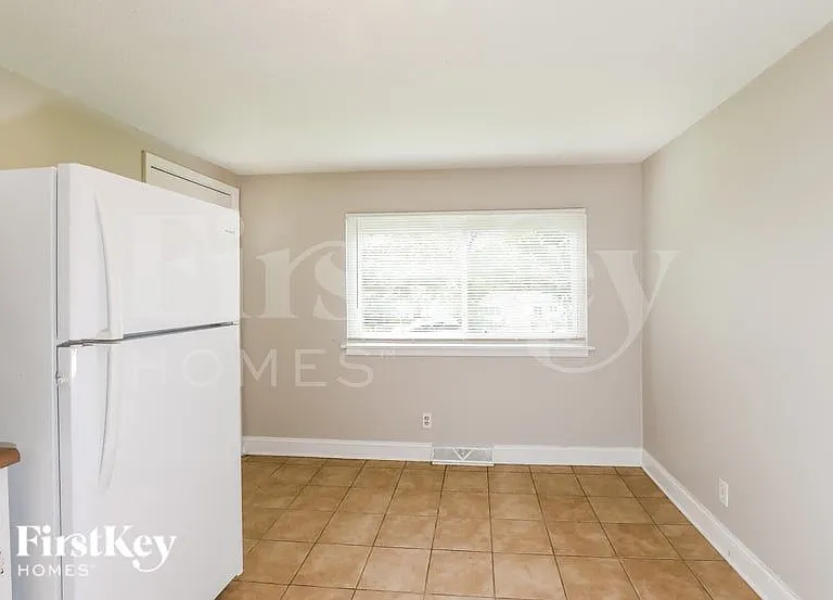 5044 N Bellaire Ave — Photo 6