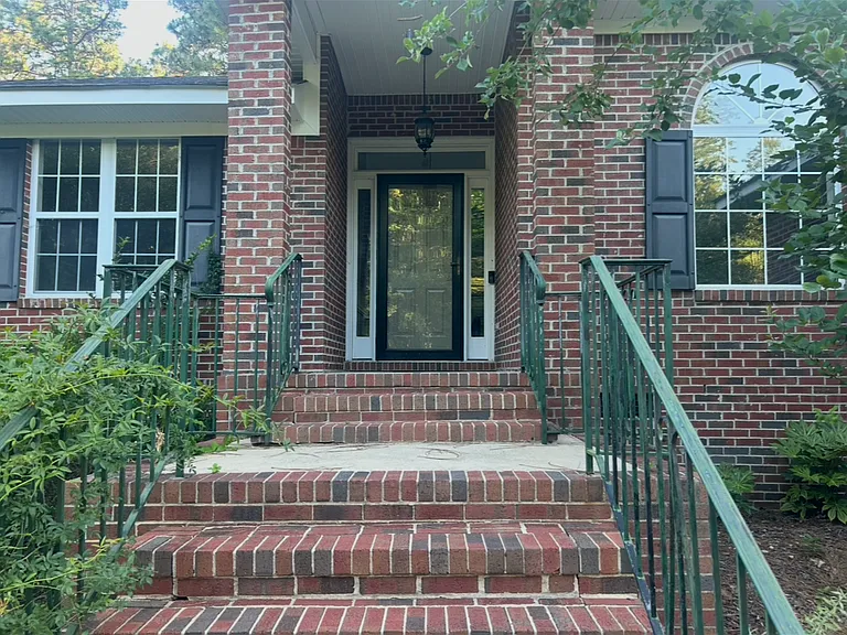 230 Kingswood Cir — Photo 1