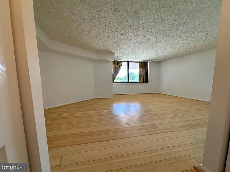 10101 Grosvenor Pl #507 — Photo 14