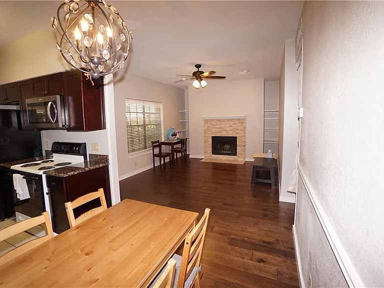 203 E 31st St #103 — Photo 10