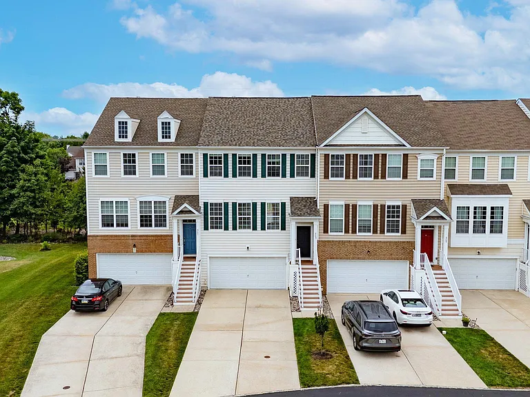 303 Ellison Dr — Photo 7