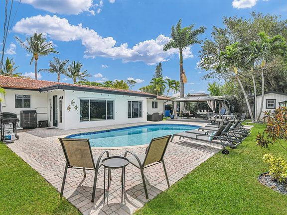 3rd image of 739 SE 9th Avenue