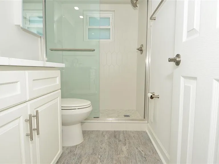 4700 Cove Cir #107 — Photo 35