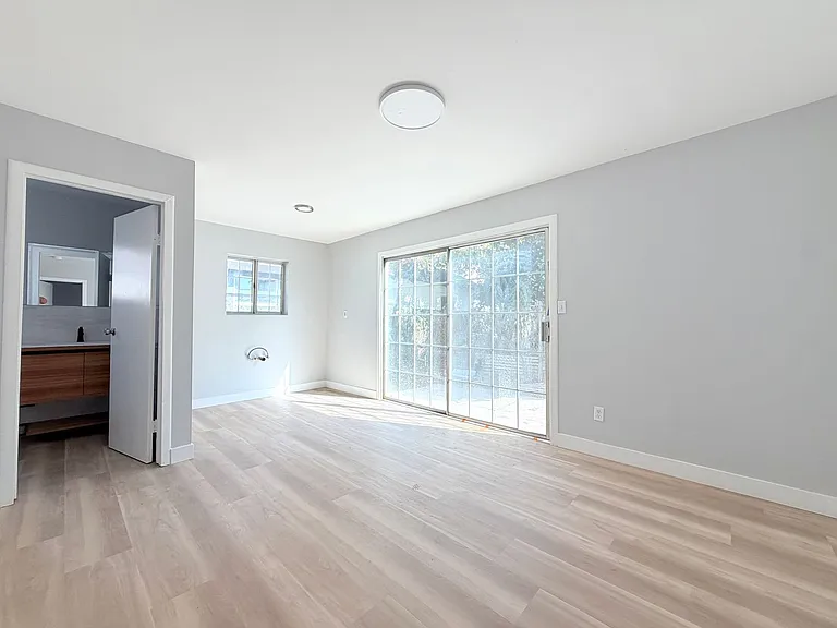 1080 Orange Ave — Photo 4