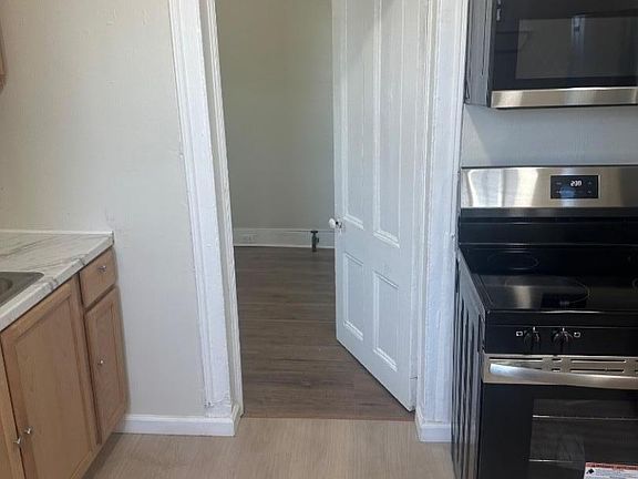 4th image of 452 Alden St Floor 1