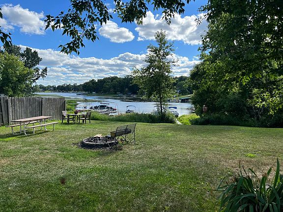 Beautiful yard and lakeview of South Center Lake
