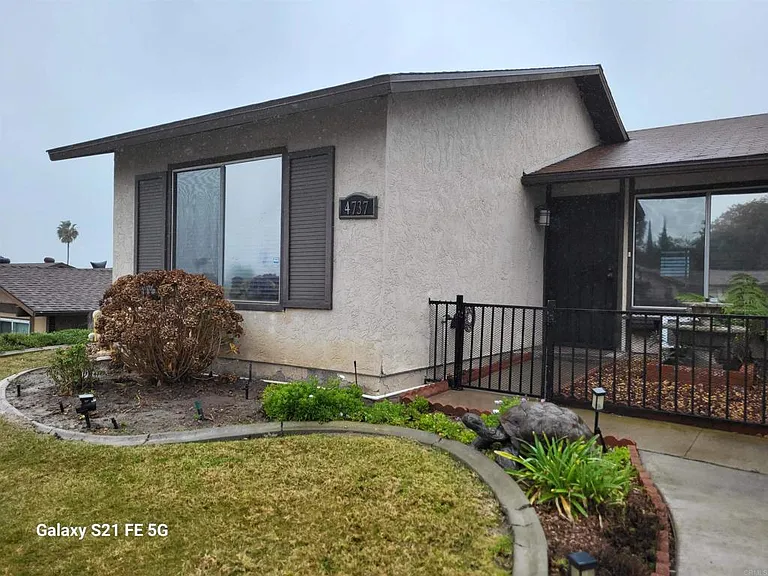 4737 Rising Glen Dr — Photo 1