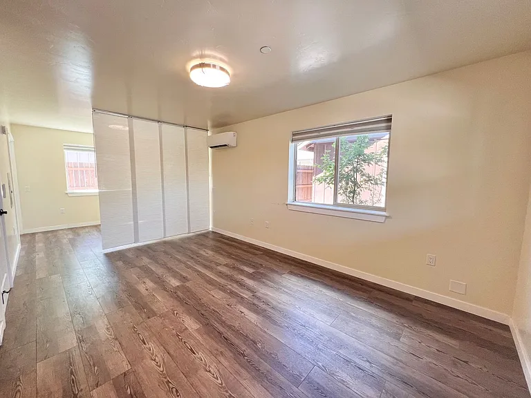 181 E Tall Fir Ct #B — Photo 10