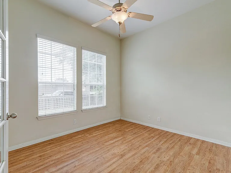 5102 Caswell Ave — Photo 16