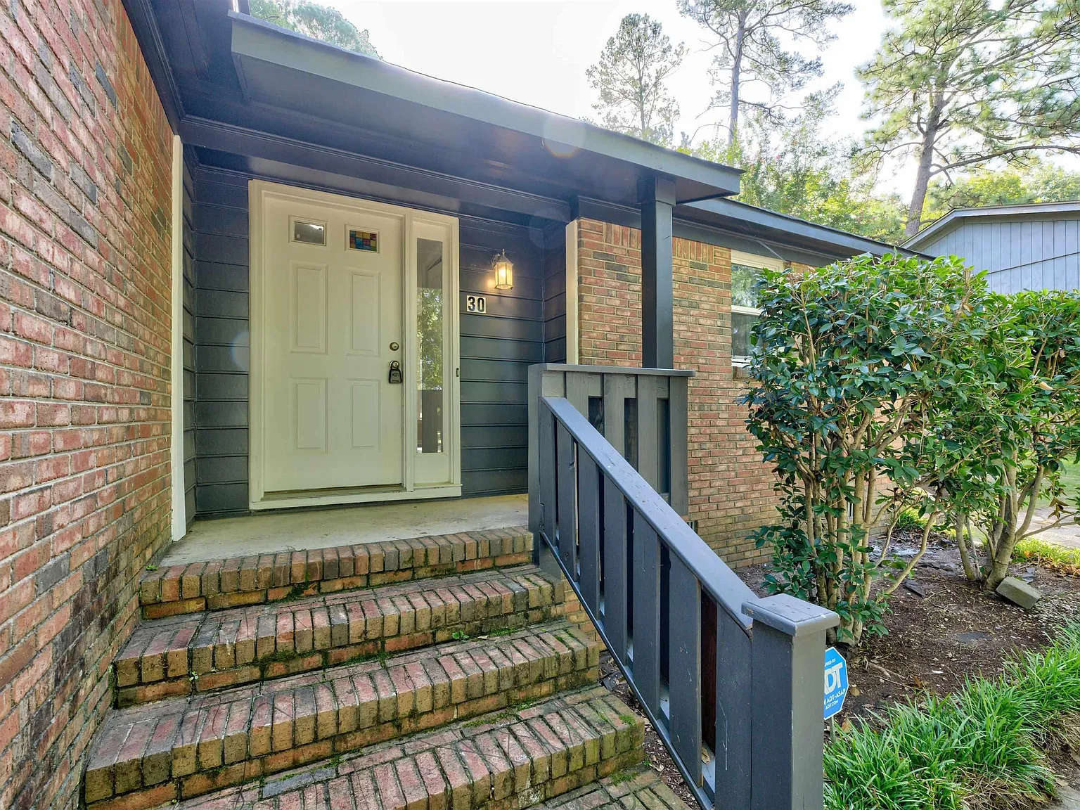 3 bed, 1361 sqft, $1,650 — Photo 2