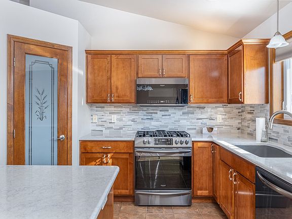 4th image of 1636 Pendleton Rd