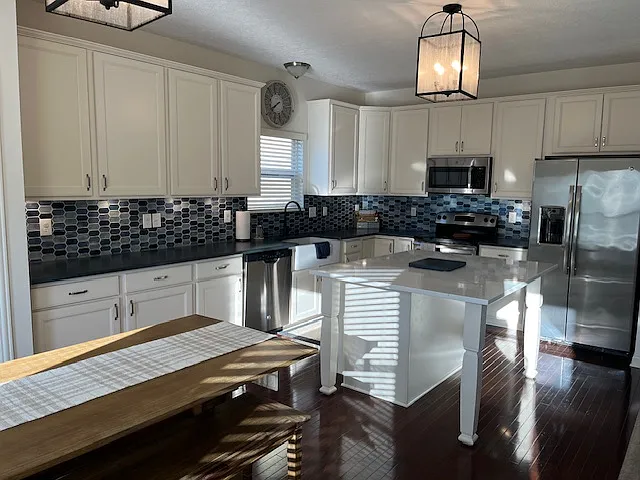 3 bed, 1875 sqft, $2,885 — Photo 4