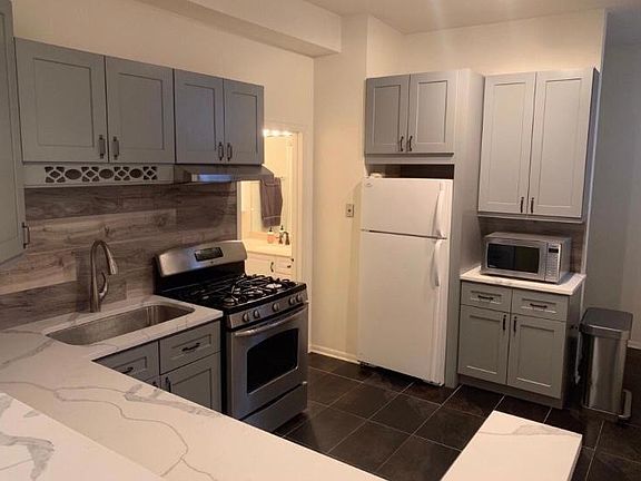 2nd image of 1939 N Honore St APT 1F