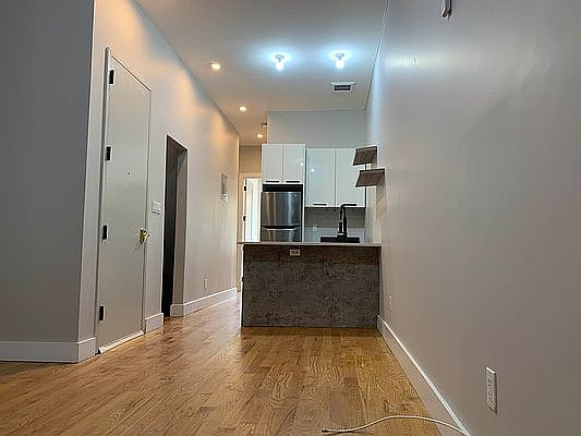 2nd image of 249 Montrose Ave #A