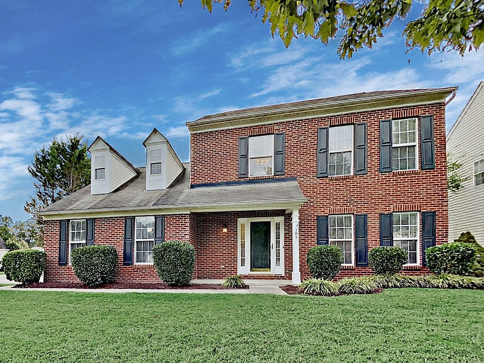 1st image of 101 Foxwood Pl