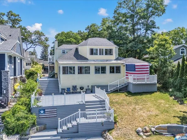 16 S North Shore Dr, Lake Orion, MI 48362