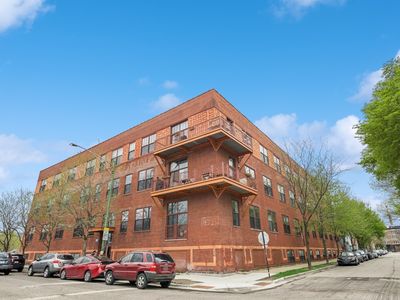 1061 W 16th St APT 411, Chicago, IL, 60608