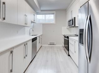 169 Creekside Dr SW #B, Calgary, AB T2X4X7