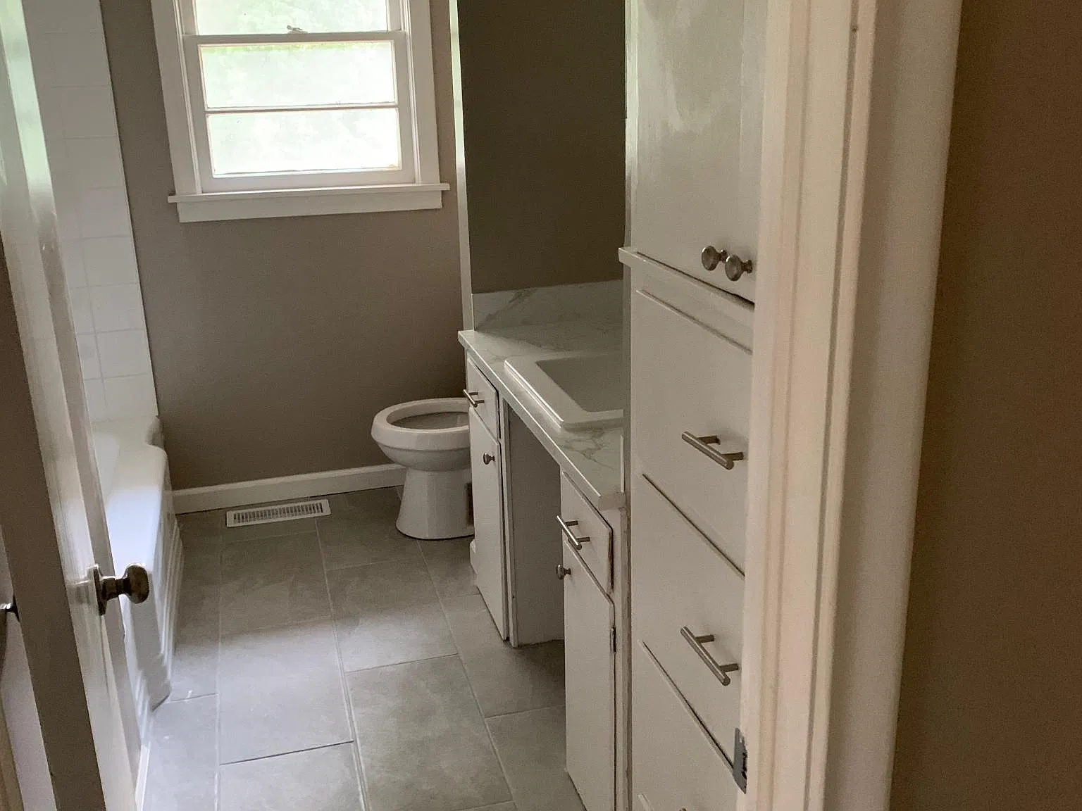 140 SE Rockwood Ave — Photo 2