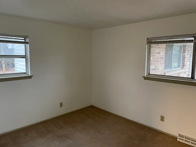 415 N Harmony Ln — Photo 3