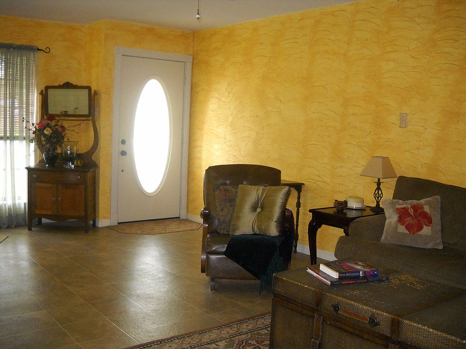 2nd image of 1012 Stephen St
