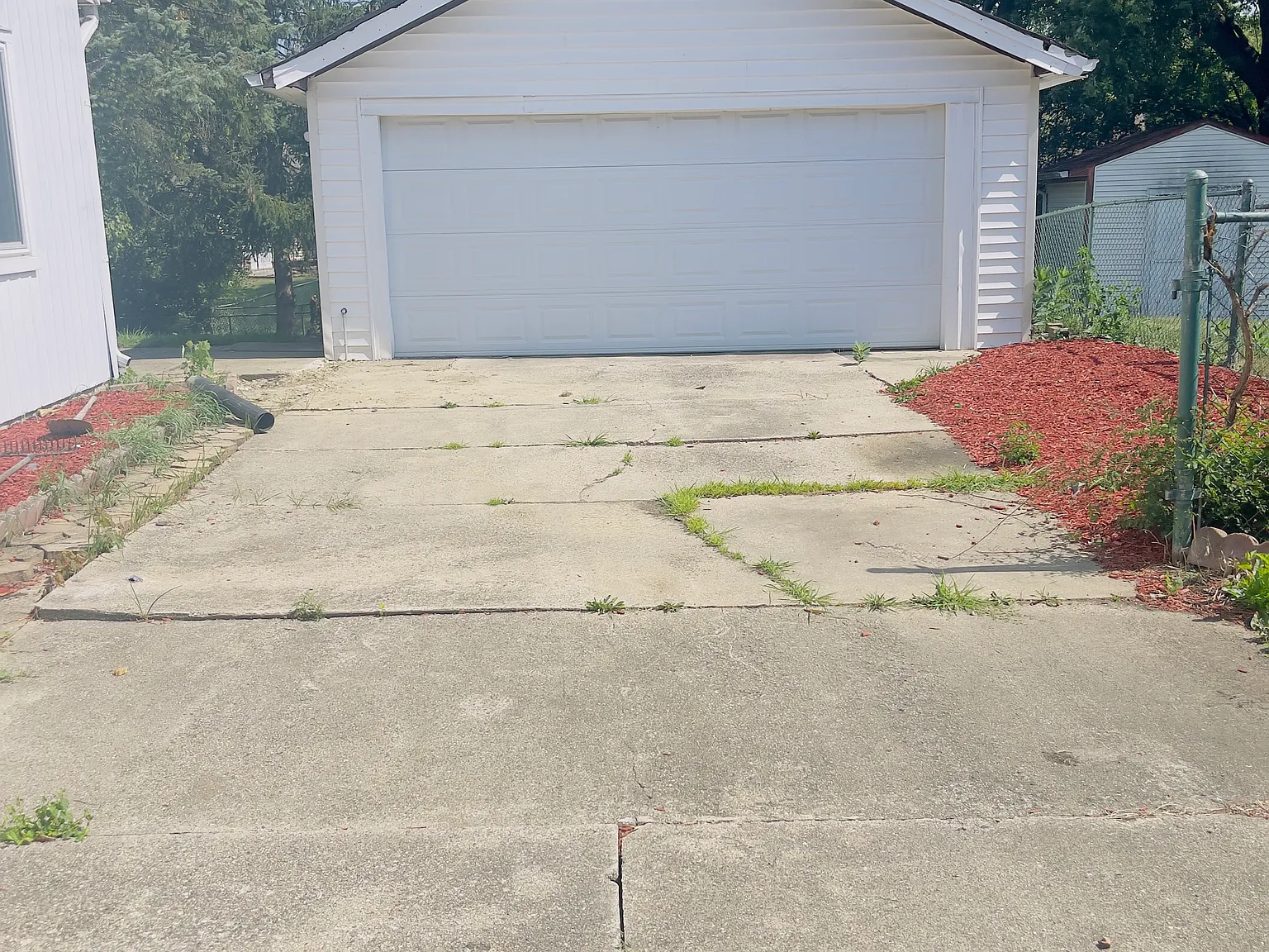 4 bed, 1.5 bath, 1069 sqft, $3,600 — Photo 3