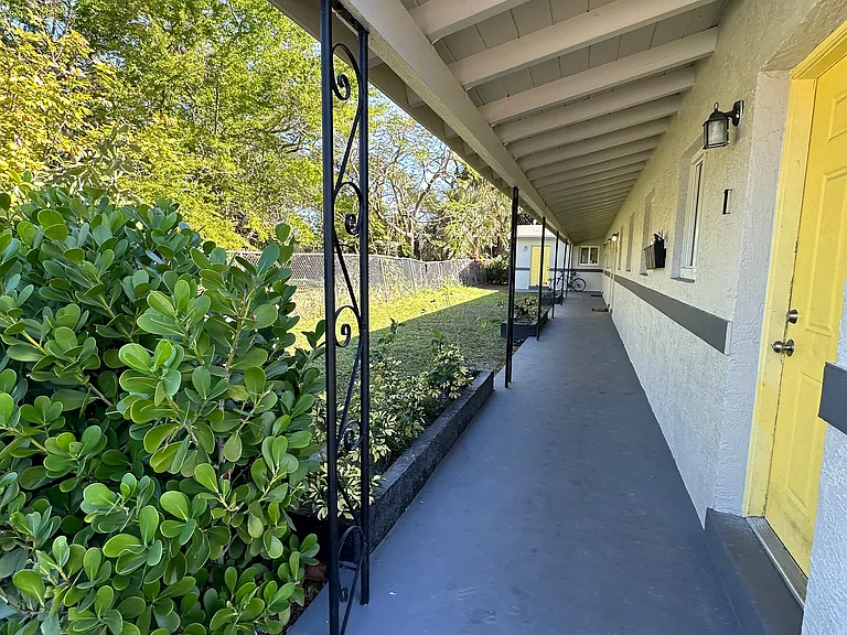 916 NW 3rd Ave — Photo 20