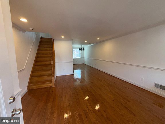 3rd image of 1907 Penhall Rd
