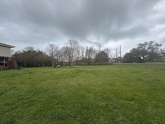 3rd image of 114 W Shackelford Dr